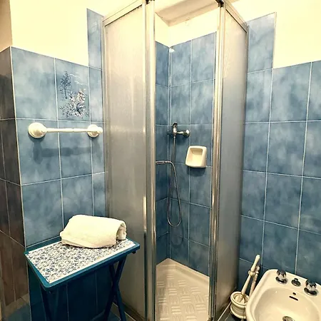 Con Terrazza Vista Mare Nel Borgo Apartmán