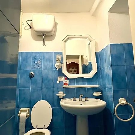 Con Terrazza Vista Mare Nel Borgo Apartmán *